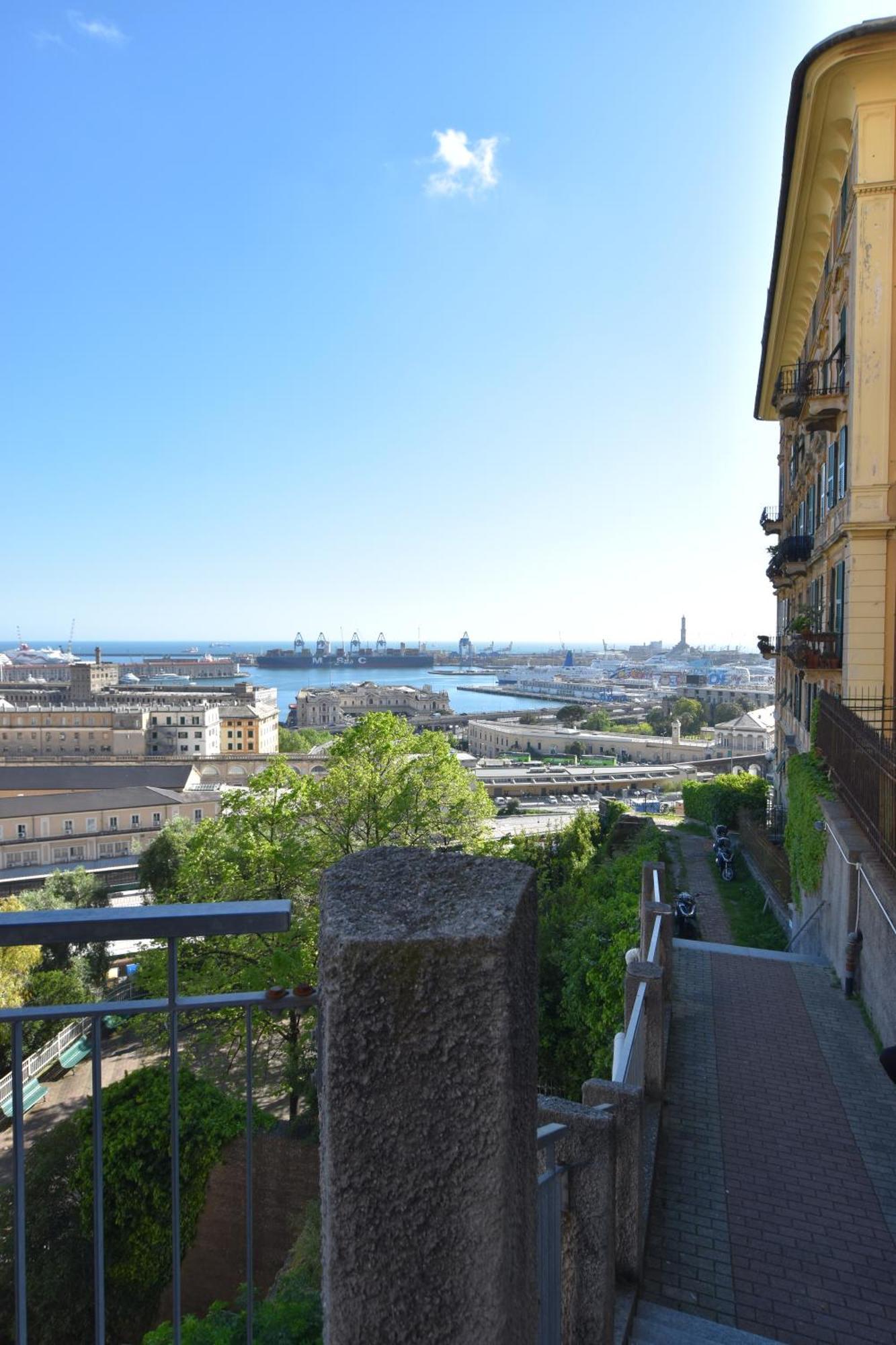 Apartment La Casa Sulla Mattonata, Con Vista Vicino Stazione Principe